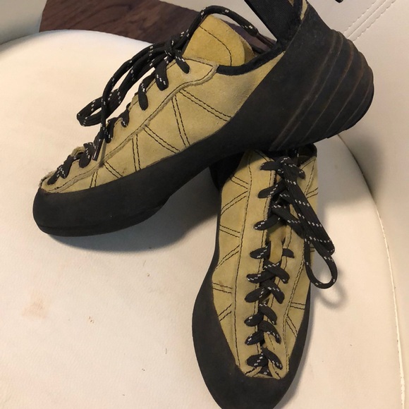 mad rock Shoes - Mad rock mountain climbing shoes size 8